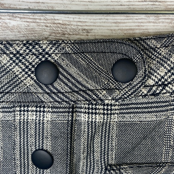 Urban outfitters gray plaid snap front mini skirt EUC SZ large school girl - Picture 4 of 8